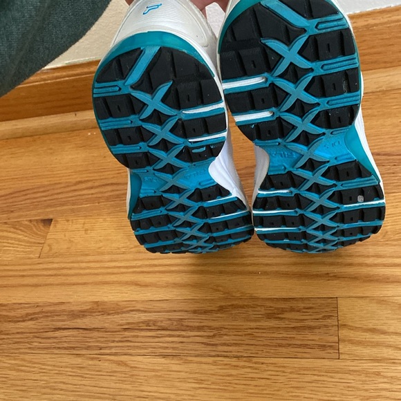 Vintage Chunky FILA Sneakers - Picture 7 of 8